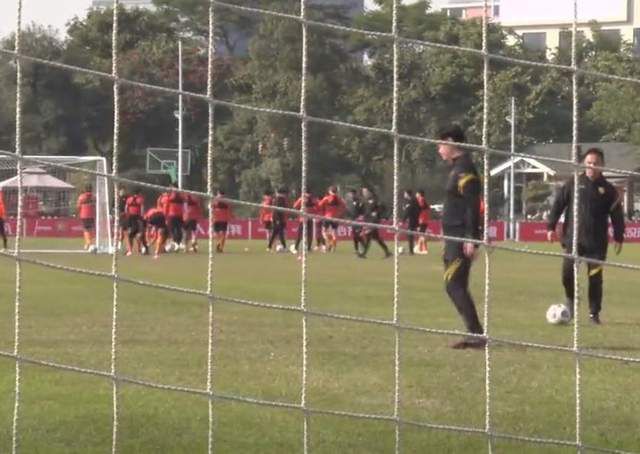 08:10阿根廷杯　拉普拉塔大学生1-0防御与正义09:00哥伦甲　麦德林独立2-1巴兰基利亚青年08:00NBA 奇才122-142鹈鹕08:00NBA 活塞111-129费城76人08:30NBA 热火115-104黄蜂08:30NBA 猛龙135-128老鹰09:00NBA 马刺199-122湖人09:00NBA 火箭117-104灰熊今日焦点战预告凌晨1.45，欧联杯：利物浦已经锁定小组第一，圣吉罗斯联还需拿分晋级，本场谁能笑到最后？凌晨1.45，欧联杯：雷恩只需一分即可确保小组第一，比利亚雷亚尔能否击败对手获得晋级名额？凌晨4点，欧联杯：西汉姆和弗赖堡同积12分，本场谁能取得小组第一位置？凌晨4点，欧联杯：布莱顿暂居小组第二，马赛能否以头名出线？事件下周一抽签！